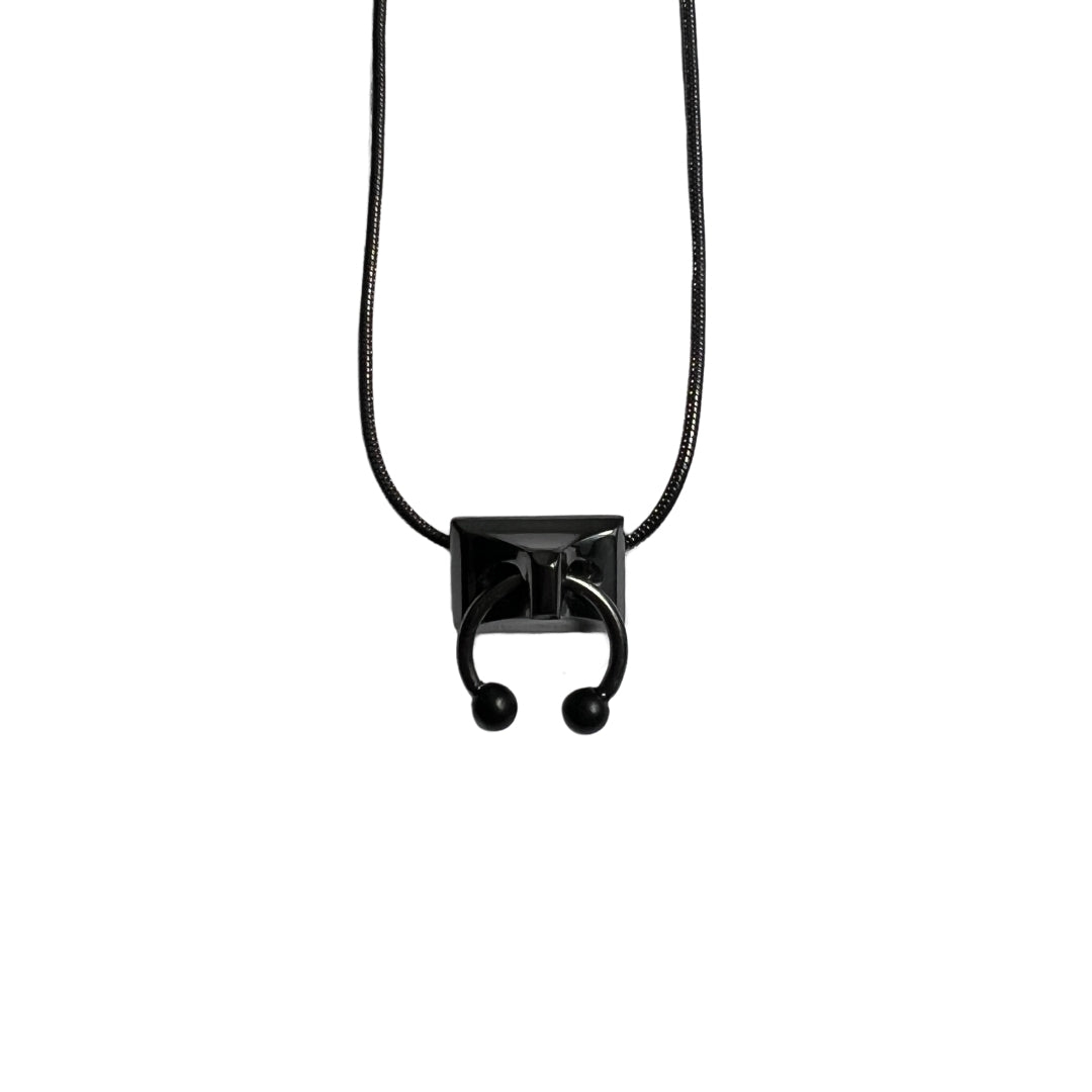 COSTUME BLACK HITCH NECKLACE
