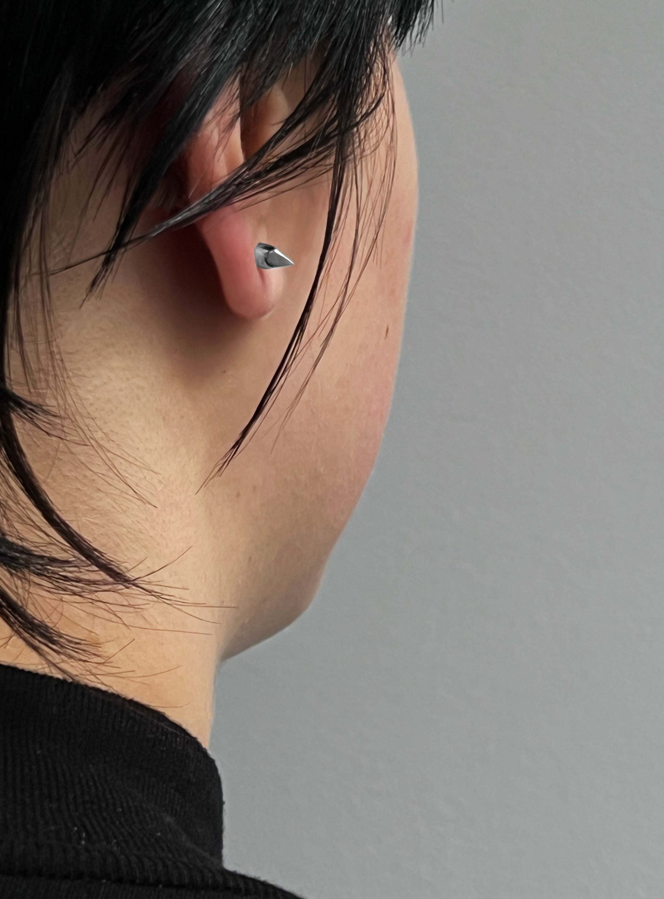 Short Spike Flatback Piercing Stud